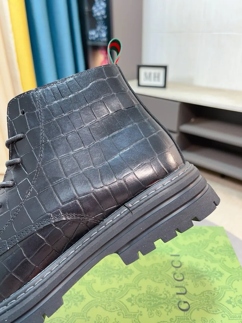 Men's shoes 💰540🌸🌸 (GUCCI) [cow lining plus velvet optional] [can be made without standard] New product Martin boots imported from Canada with full top layer high mercerized frosted fabric, punched using 3D digital technology, high-end and classy, ​​versatile to wear, full of three-dimensionality, close pictures will make you obsessed with the leather. You can't extricate yourself ~ the best on the market.          Fabric: Cowhide/Embossed Lining: Cowhide.          Please make a note when placing an order, sizes: 38-44 (37, 45, 46 can be customized and cannot be returned or exchanged) 5 colors available; black, gray, khaki, coffee, and earthy yellow